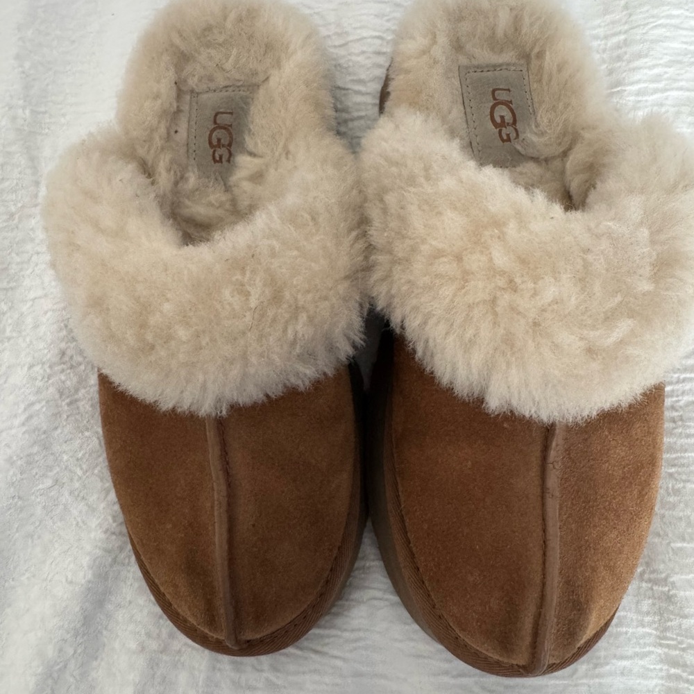 UGG Disquette Platform Suede Slippers Size 7